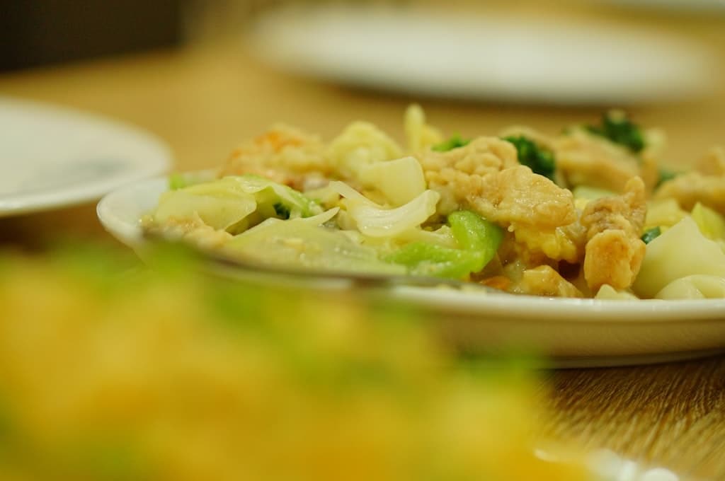 Brochettes de Poulet Halal Marinées aux Herbes Méditerranéennes et Citron BBQ